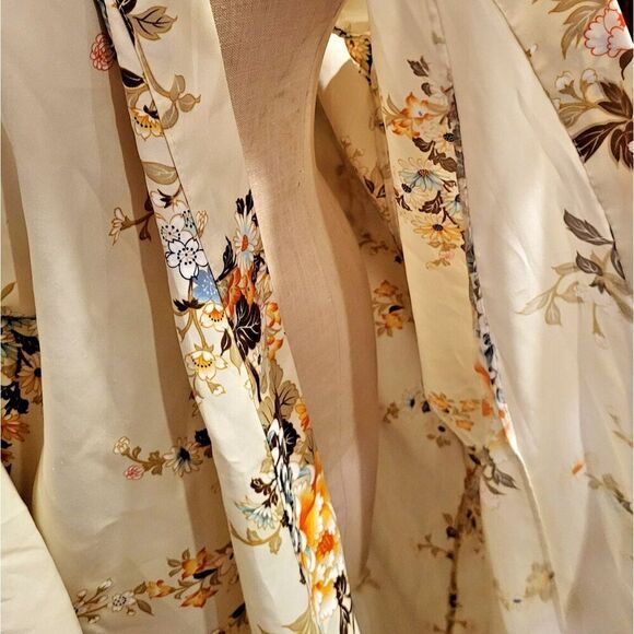 Vintage Kimono Made in Japan Pale Yellow Floral One Size - Picture 4 of 7